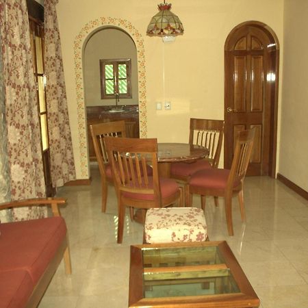 Cancun International Suites Екстер'єр фото